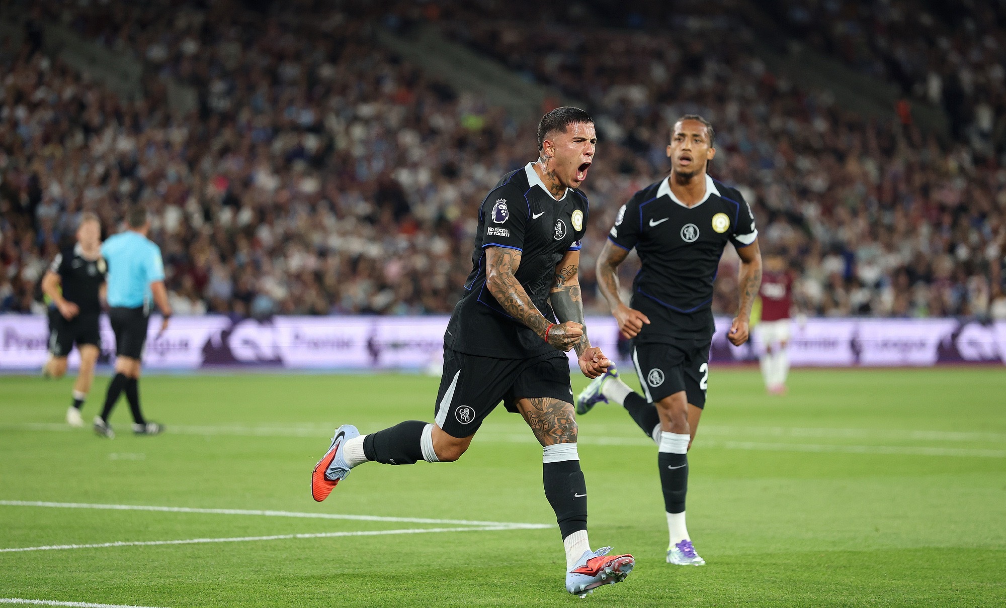 伯恩利不敌西汉姆联，球队重整冲击英超前四位置的简单介绍